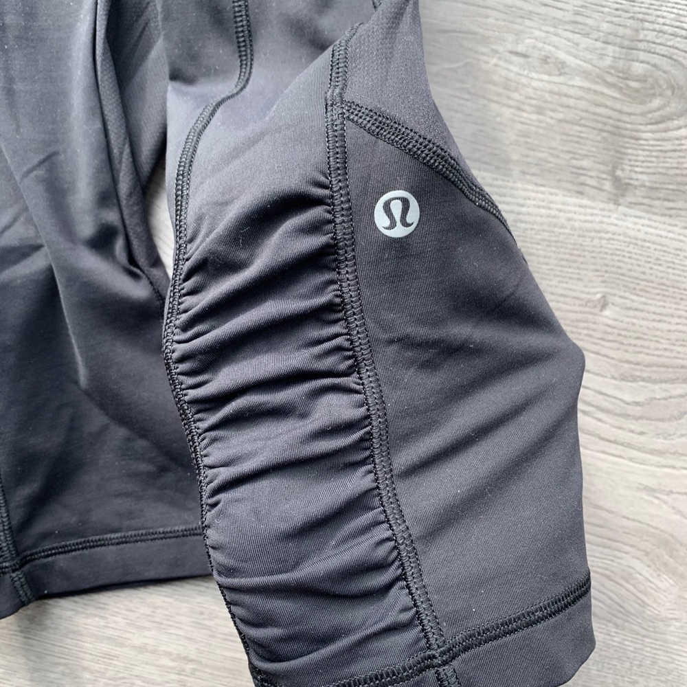 Black lululemon ruffle cropped leggings